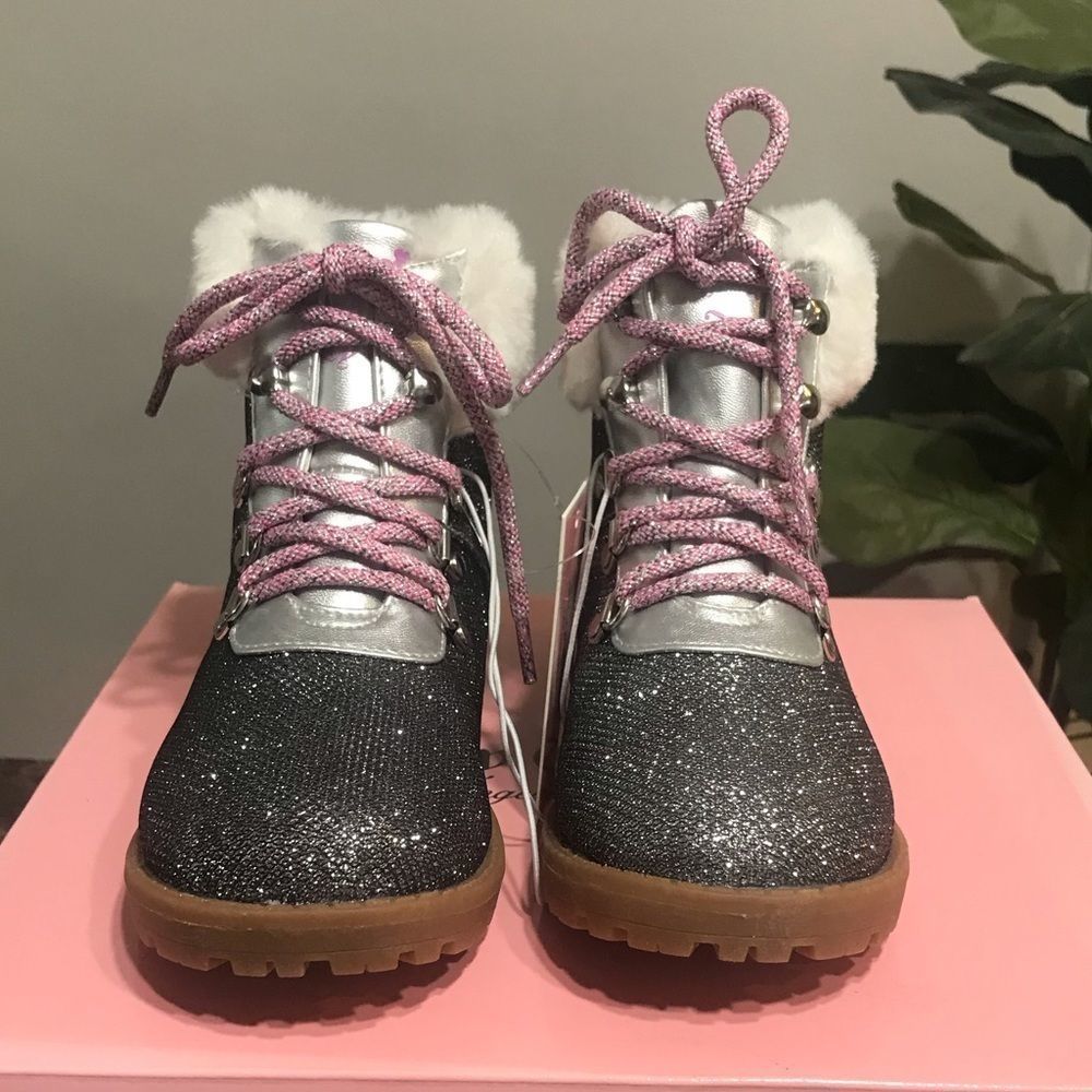 Juicy Couture Hawthorne Boots - Picture 3 of 4